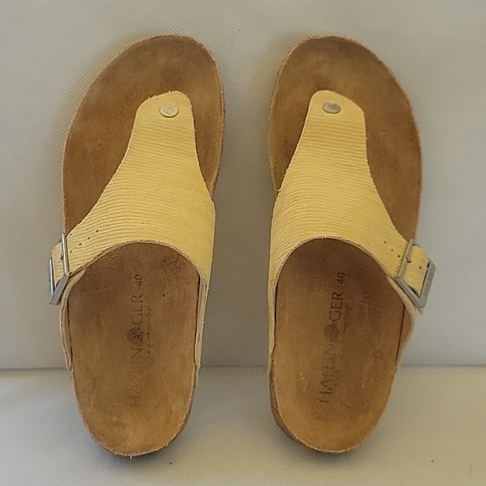HAFLINGER CONNY BETWEEN THE TOE SANDALS (sz - US 9 or Euro 40)